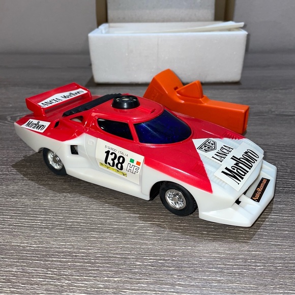 VINTAGE 1970s MARLBORO LANCIA STRATOS TURBO Sonic Controlled Racing Car RC - Picture 6 of 10